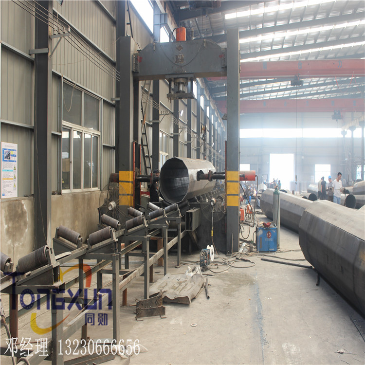 鋼桿內焊機作業(yè)